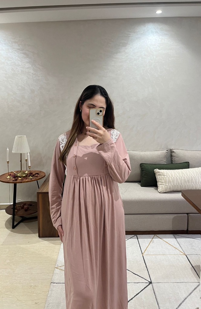 Robe de Nuit Maternité — Rose Dentelle